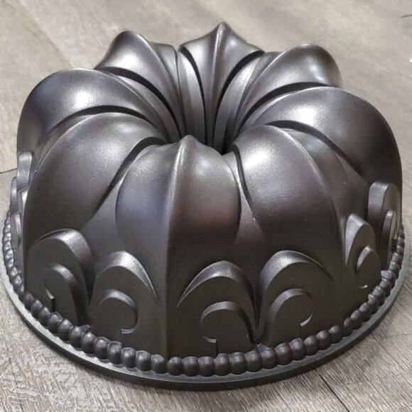 Nordic Ware Fleur De Lis Bundt Pan Baking Cake Bakeware Cookware Bake Baker - Picture 3 of 10